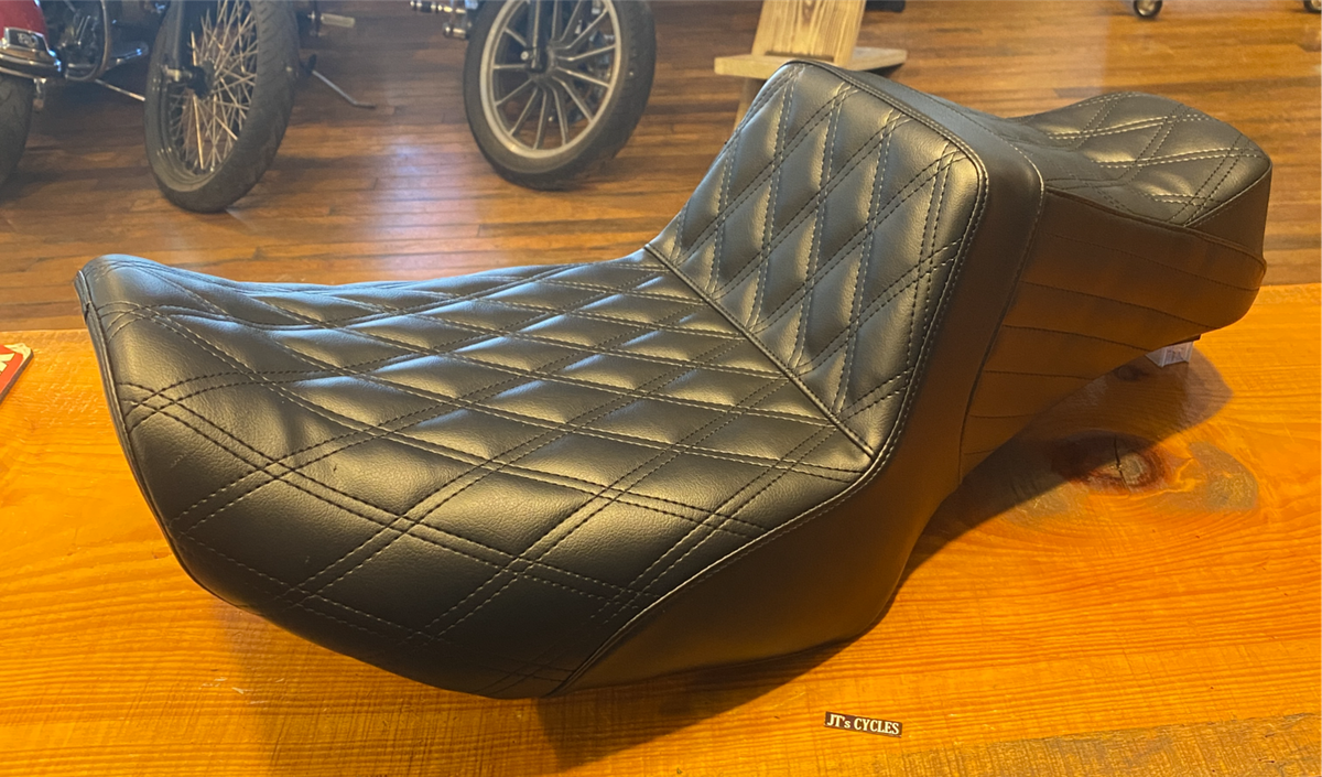 【sale】Le Pera バイクシート USA製 Le Pera REGAL シート ソフテイル : HD-PARTS ハーレーパーツ カスタム