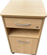 Stiegelmeyer Nachtschrank mit Schubfach / Drehtür & Tabletablage fahrbar