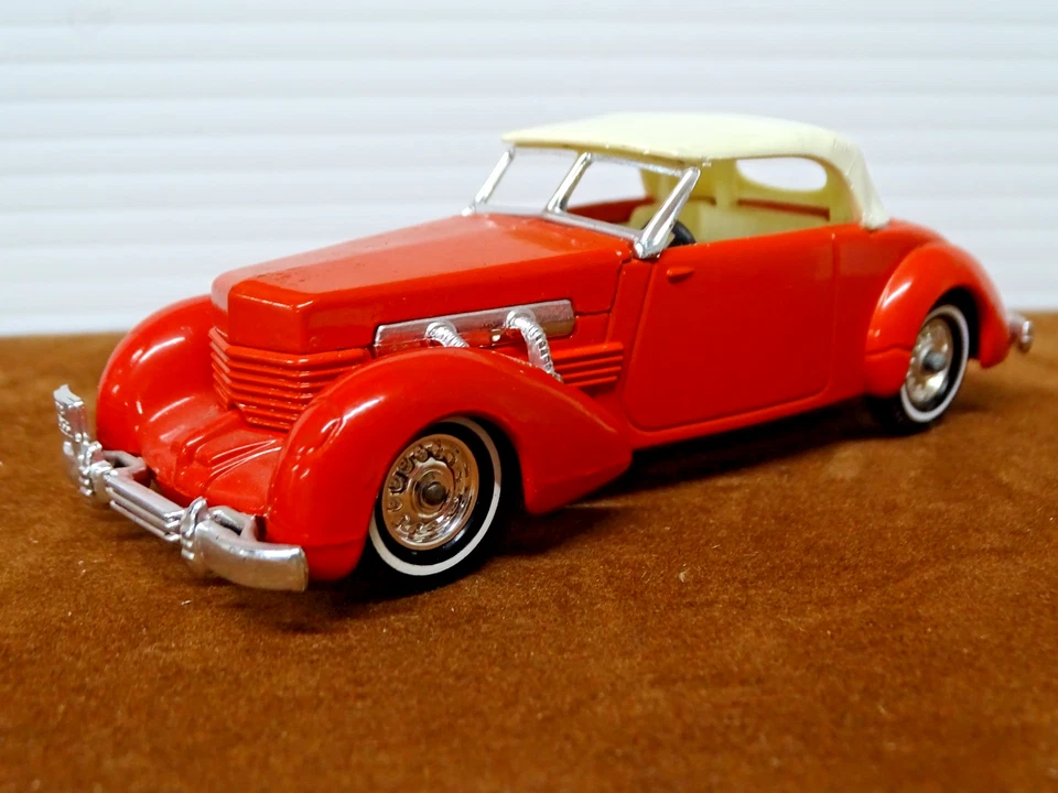 LOVELY RED 1937 CORD 812 LESNEY YESTERYEAR Y-18 UK MADE 1:35 SCALE DIECAST BOXED - Image 3 of 4