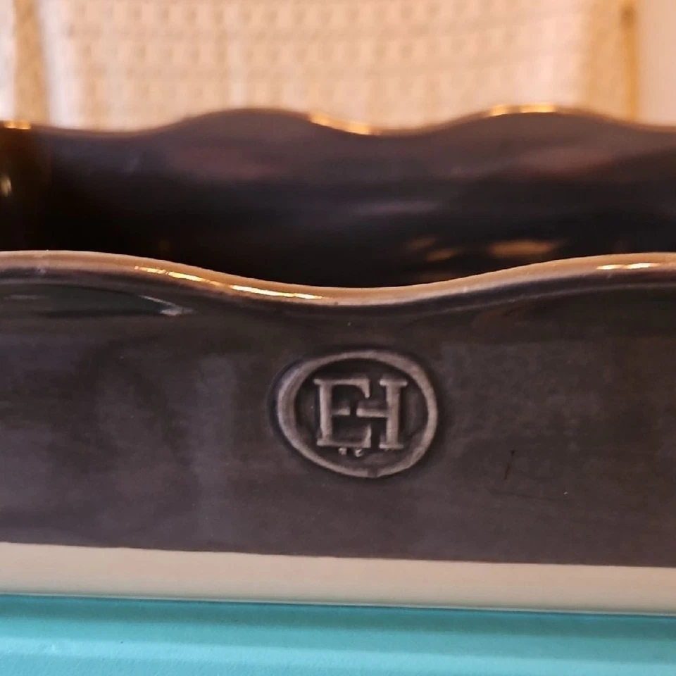 Panadero rectangular con volantes de cerámica francesa Emile Henry mediano en gris oscuro Foto 4 de 4