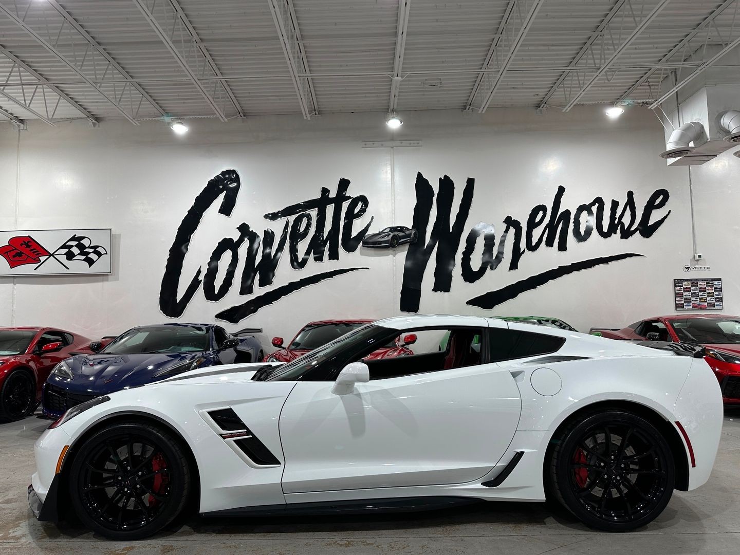 2019 [G8G] Arctic White Chevrolet Corvette   | C7 Corvette Photo 2