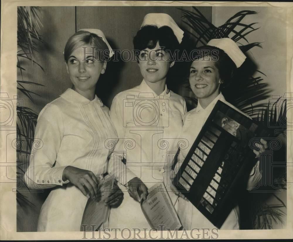 1968 Press Photo Top winners at Louisiana State Univ. Nursing school graduation