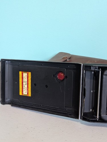 Vintage 1940's Kodak Vigilant Junior Six-20 Folding Camera with leather case. - Picture 5 of 19