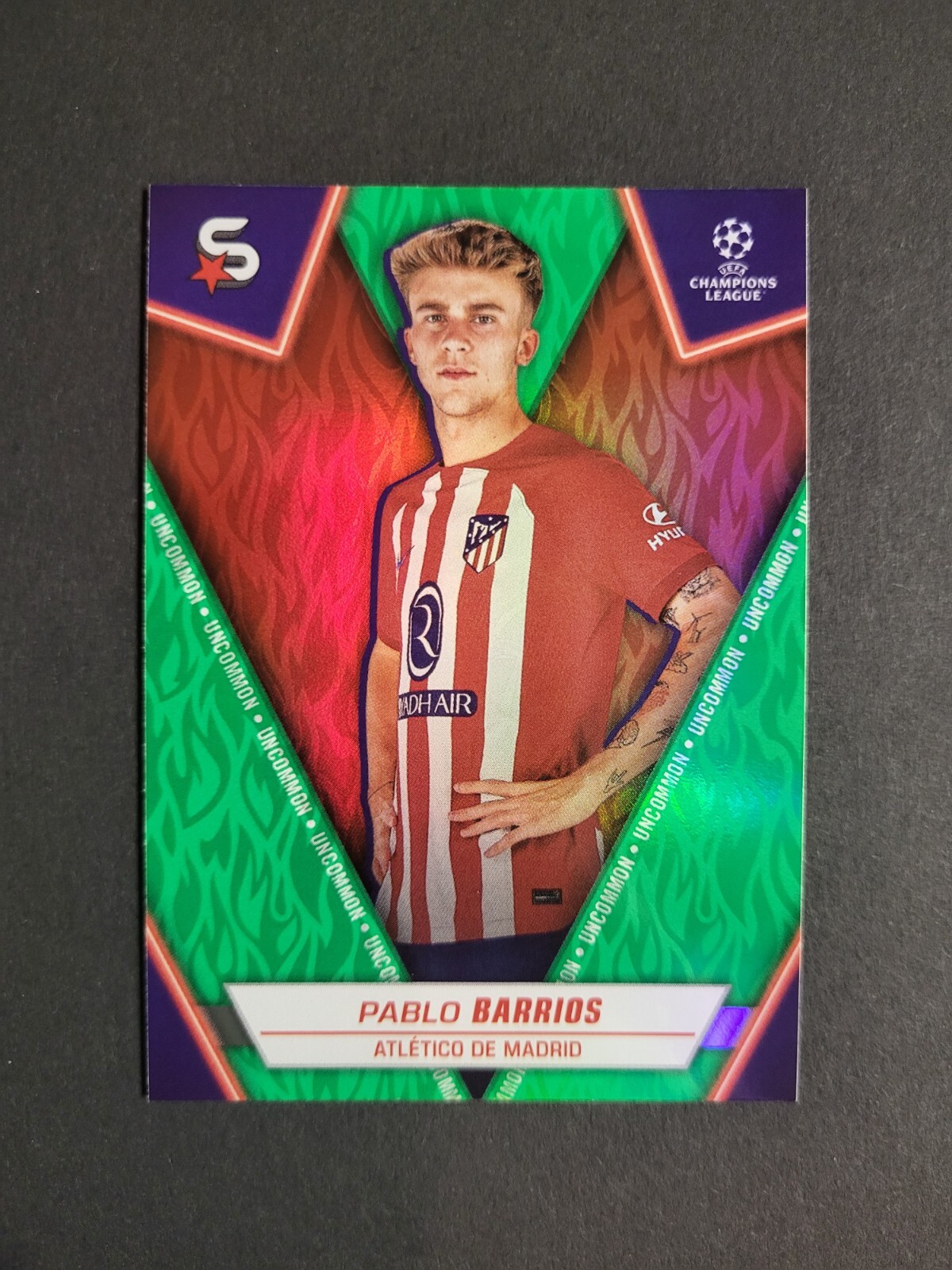 2023-24 Topps UEFA CC SuperStars, poco común, raro, místico, píxeles dorados, fundido