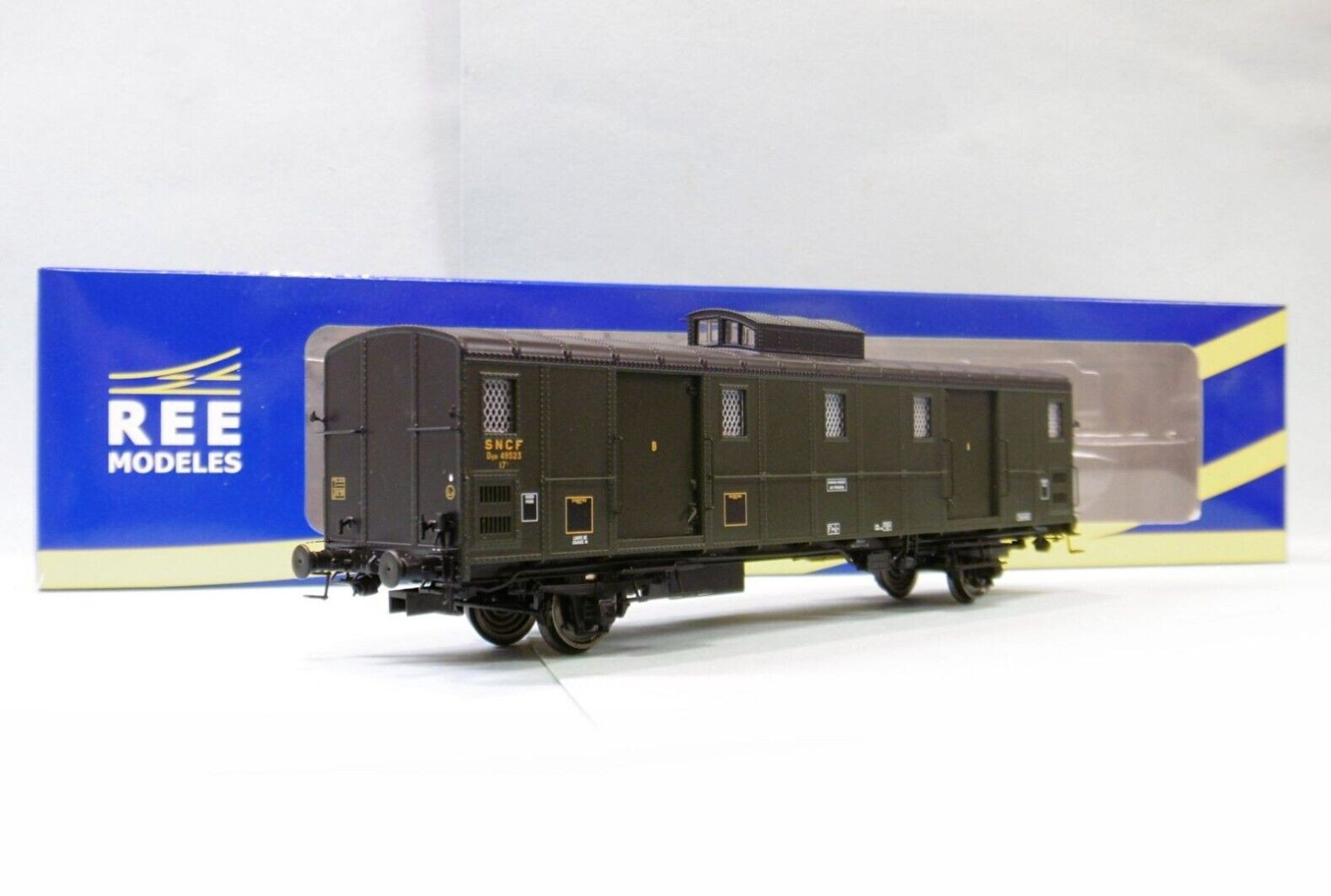 Voiture de train miniature REE OCEM 30 SNCF pour reseau HO epoque III