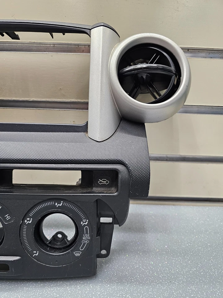 04-06 Scion XA tablero central radio bisel envolvente panel de ajuste clima plateado/negro Foto 2 de 4