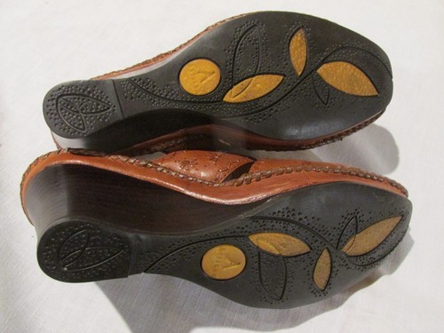 Women's 8 Clarks Artisan Collection Tan Leather Wedge Clogs Detail Stitching - Picture 9 of 9