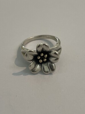 James Avery Retired Silver April Flower with 18kt Gold Center Ring