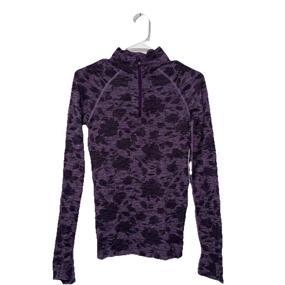 Top de mujer talla pequeña Athleta púrpura estampado de flores simulado 1/2 cremallera manga larga Foto 2 de 4