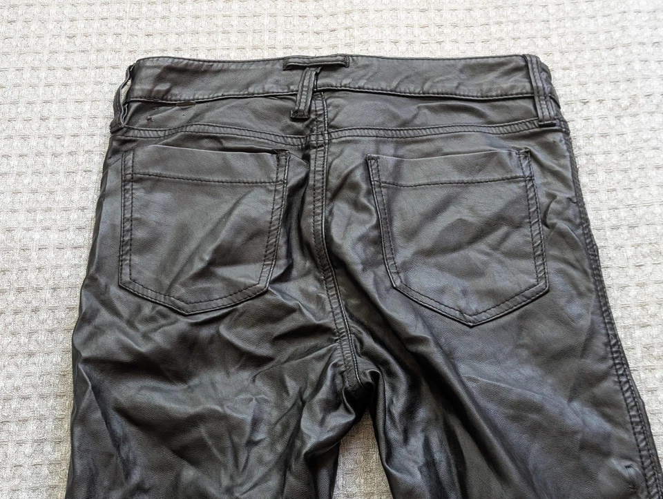 Pantalones Tripp NYC para mujer 26 negros imitación cuero ajustados rock gótico punk detalle calavera Foto 4 de 4