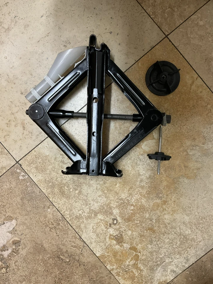 Gato y herramientas Ford Fusion 2014-2015-2016-2017-2018-2019-2020-2021 OEM Foto 3 de 4