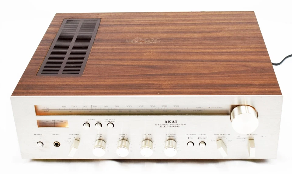 AKAI Stereo Receiver AA-1020 ohne Fernbedienung  Bastlerware / Defekt  251877 - Bild 2 von 4