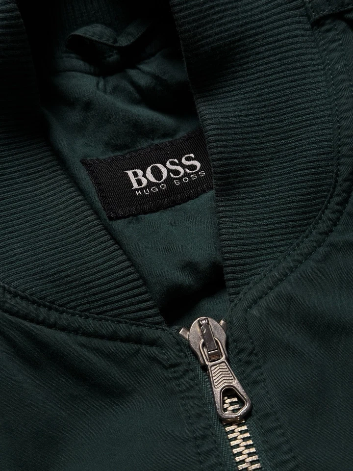 Chaqueta Bomber Hugo Boss Verde Minimalista Streetwear Estilo Vintage Foto 4 de 4
