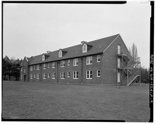 9. Oblique view SE corner. - Sand Point Naval Station Puget Sound, Building No.
