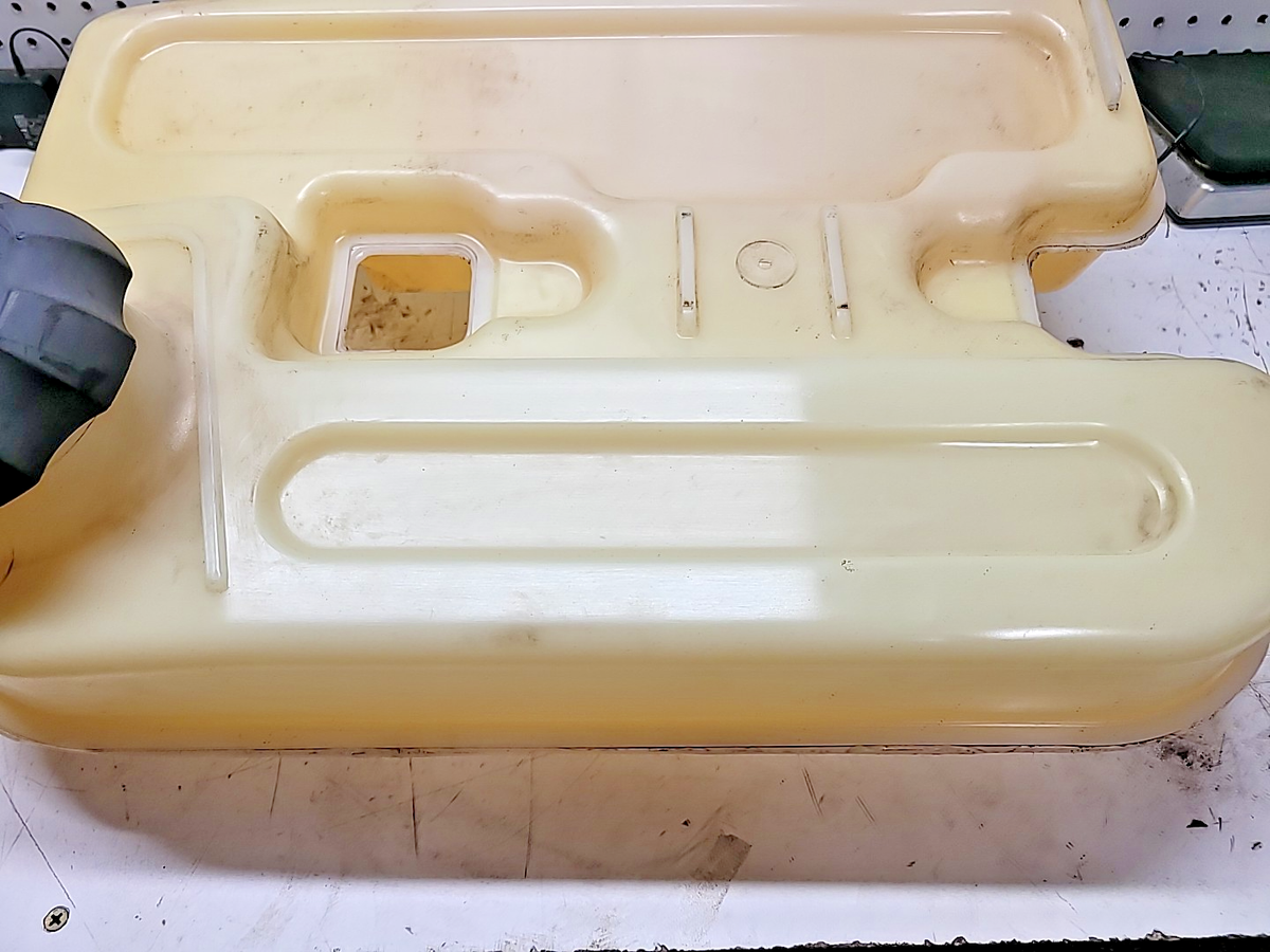 ‪ꪔ̤̮i‪ꪔ̤̮i　0527 SEARS CRAFTSMAN HUSQVARNA POULAN MOWER FUEL TANK #179022