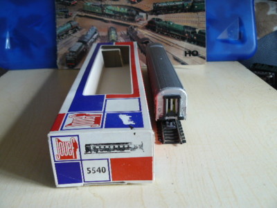 TRAIN ECHELLE HO JOUEF WAGON TYPE CITERNE A ESSIEUX  SHELL  au 1/87