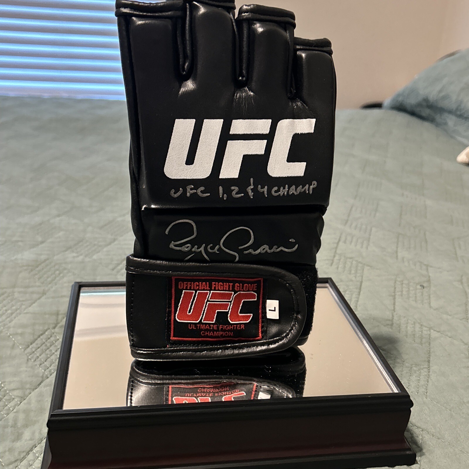 ROYCE GRACIE SIGNED UFC GLOVE W/ PRISTINE COA CERT AUTO UFC 1,2,&4