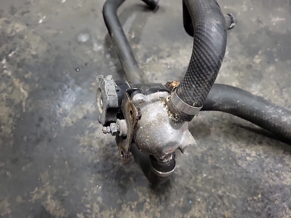 Carcasa termostato refrigerante clásico Kawasaki Vulcan VN1500 VN 1500 2001 96 04 Foto 3 de 4