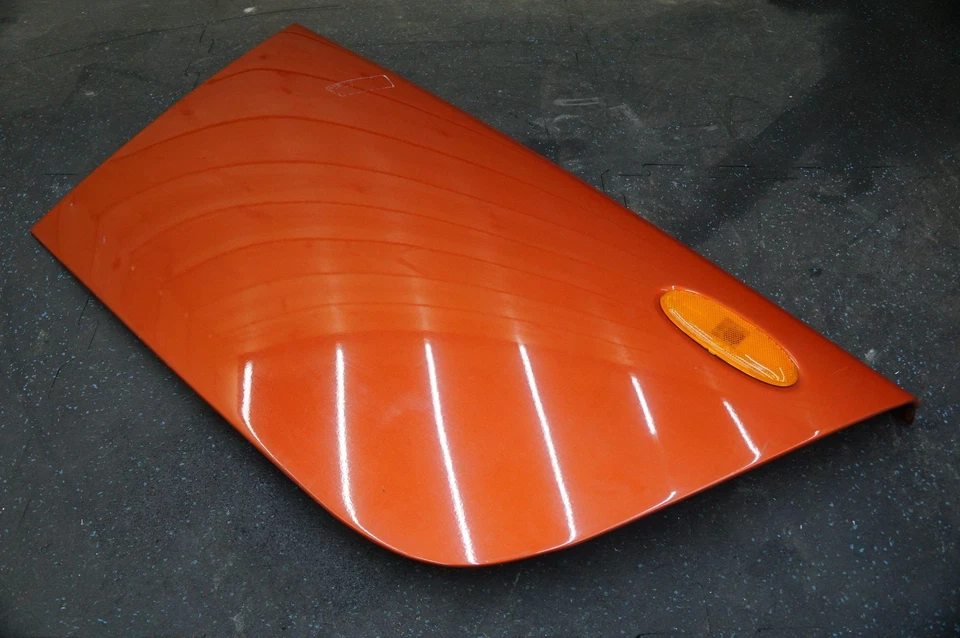 Panel de cubierta lateral del capó del motor del pasajero derecho naranja (PVF) Plymouth Prowler 97-02 Foto 2 de 4