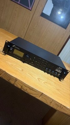 Fractal Audio Axe-FX Ultra Vorverstärker und Effektprozessor mit Rack