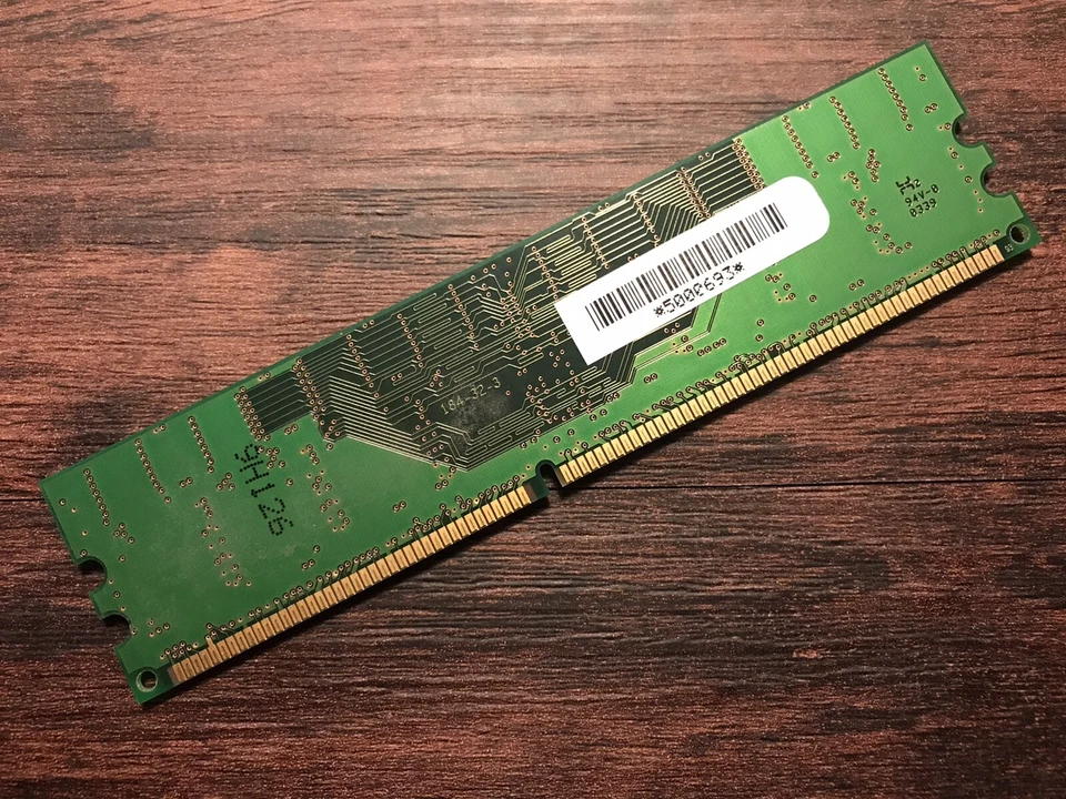 Infineon HYS64D32300GU-5-B 256MB DDR 400 CL3 DIMM RAM Memory - Image 2 of 3