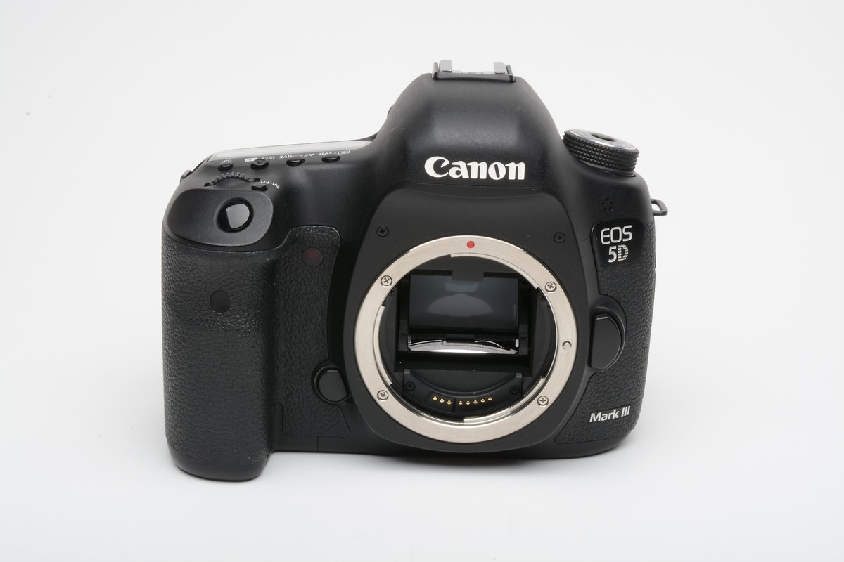 Canon EOS 5D Mark III 22.3MP DSLR Body, 2batts, Charger, Only