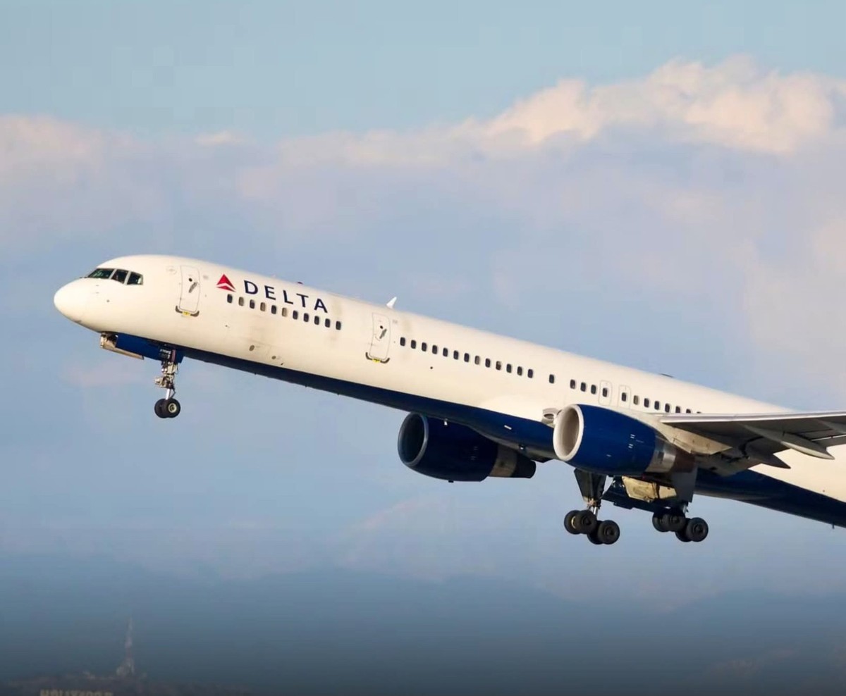 NEW GEMINI JETS 1:200 scale DELTA AIRLINES BOEING 757-300