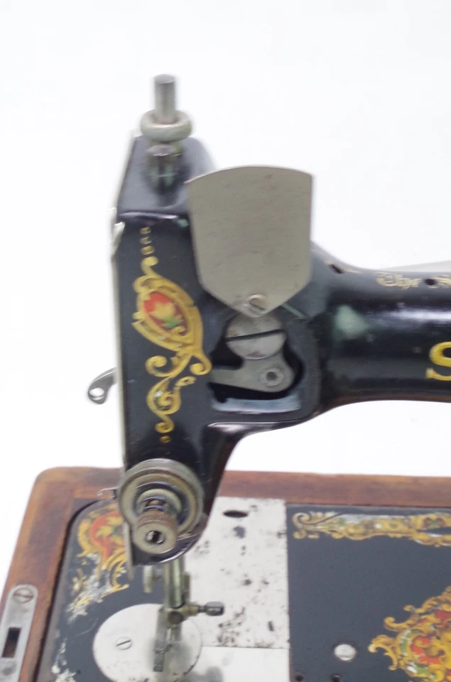 1922 年 Singer 缝纫机 适用于零件 带木箱 SN G9395805 阅读 — 第 4/4 张图片