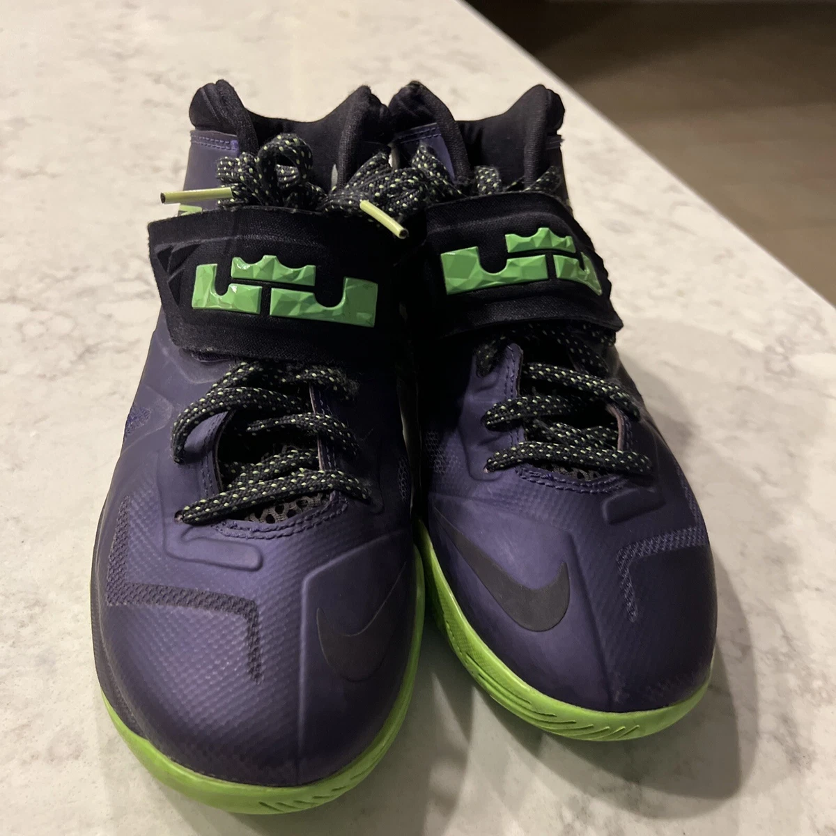 Lebron james best sale x11 shoes