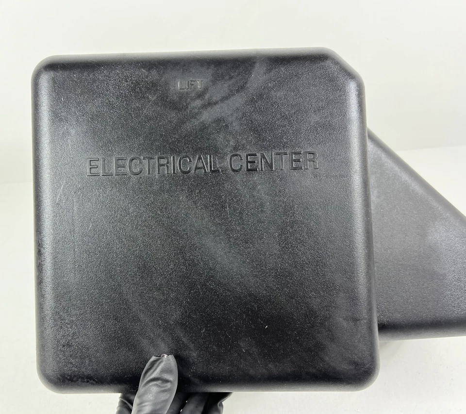 2000–2002 Silverado Sierra motor fusível relé caixa tampa acabamento painel fabricante de equipamento original - Imagem 3 de 4