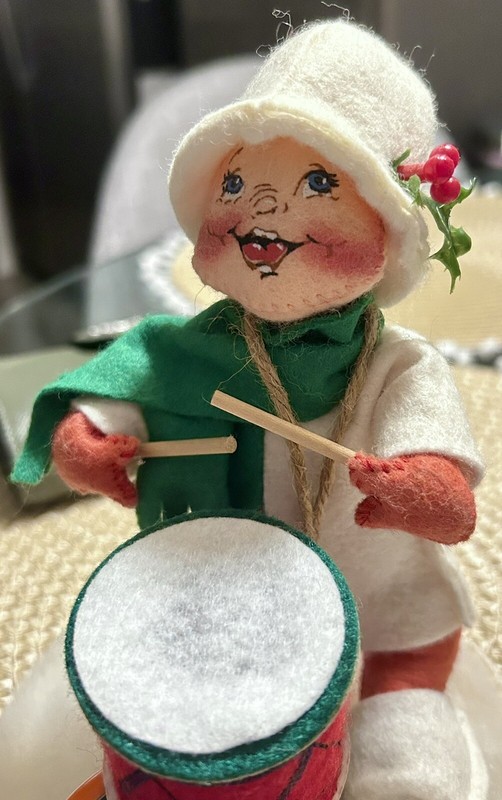 Vintage ANNALEE 1993 Little Drummer Boy White Coat / Hat Christmas 7" NICE!
