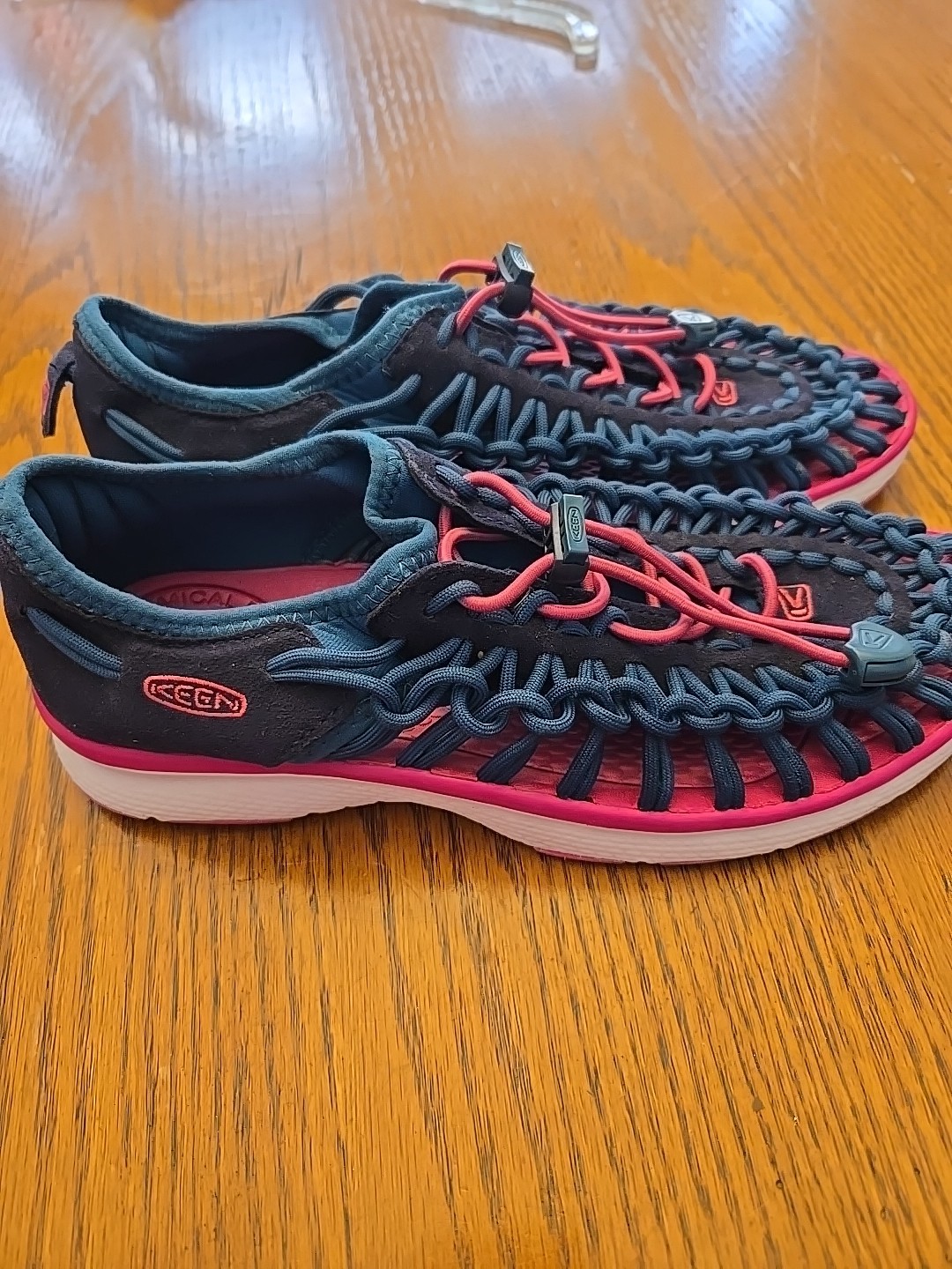 Sandali Keen unisex acqua blu molto bacca taglia 5