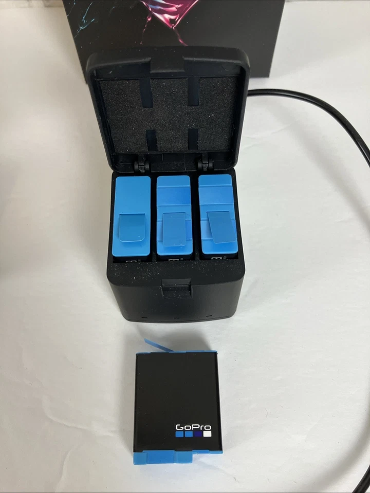 Pacote GoPro HERO9 preto com estojo inclui 4 novas baterias e carregador *USADO SUAVEMENTE - Imagem 3 de 4
