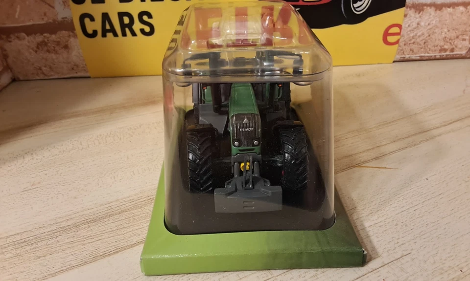 Hachette 1/43 Fendt 820 Vario - 2007 Tractor in Green - Boxed - Image 4 of 4