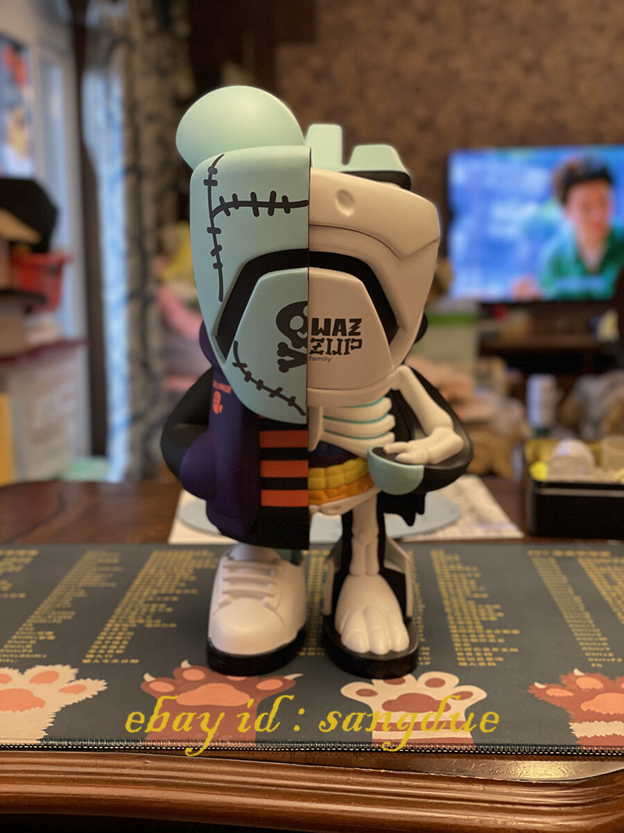 LAMTOYS MIGHTY JAXX WAZZUPbaby Chameleon Half Skeleton Series Holy