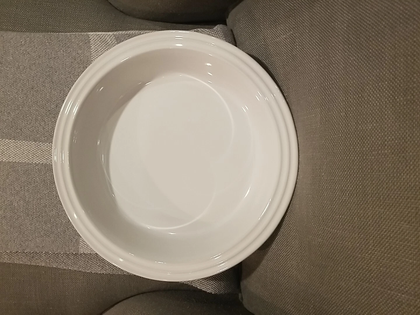 Pre Owned LE CREUSET 11.75" White Pie Dish Round Baking Dish