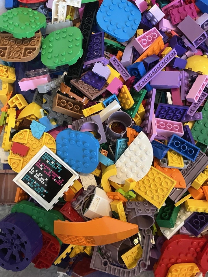 Lego Girls/Friends lot 500 Pieces - Bricks Blocks Plates Accessories Pastels - Image 2 of 4