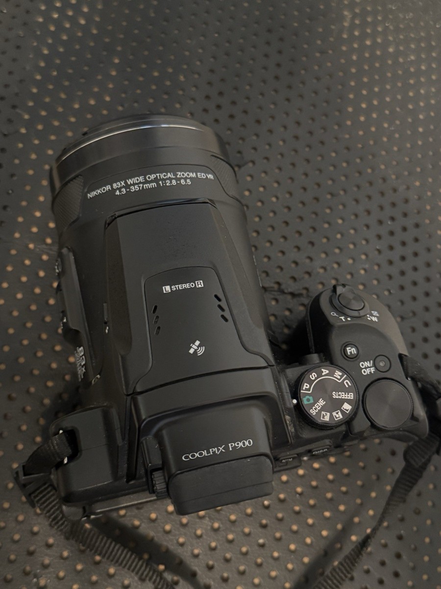 Nikon CoolPix P900 Digital Camera Mint Condition Comes With Bonus