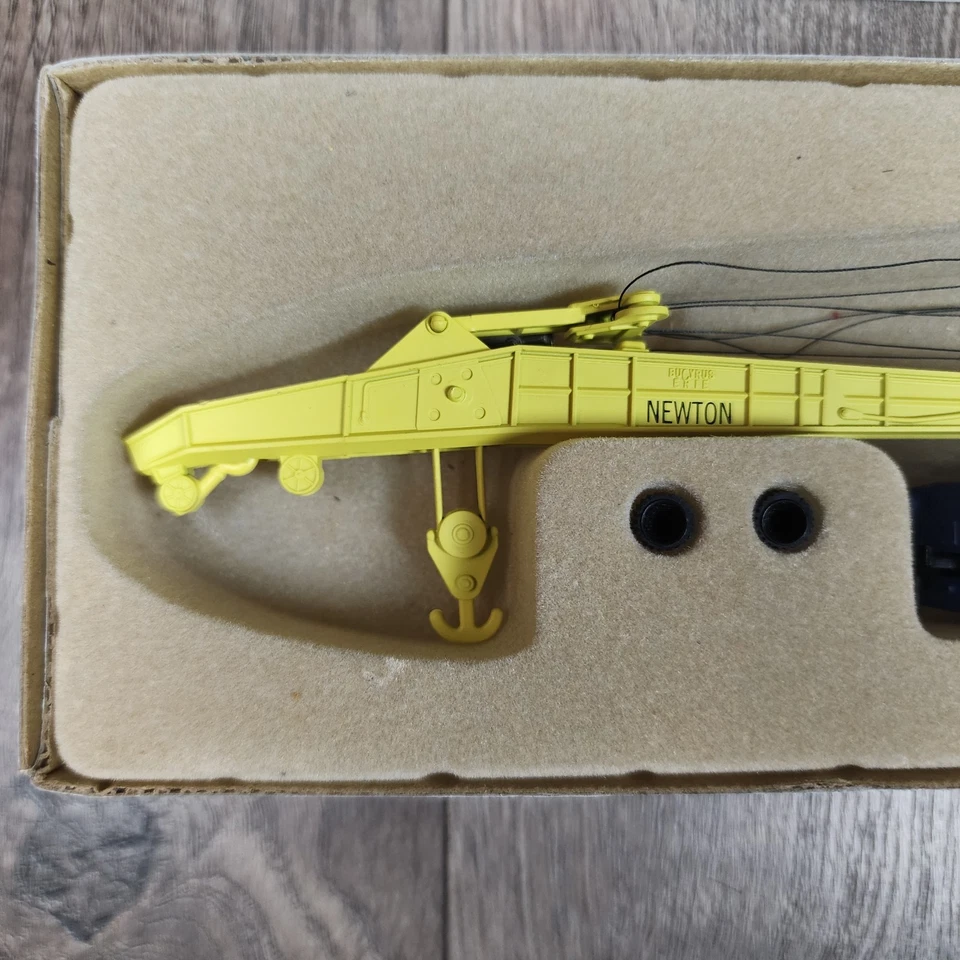 NEW Model Power ATSF 250 Ton Working Crane metal wheels, HO scale - Image 2 of 4