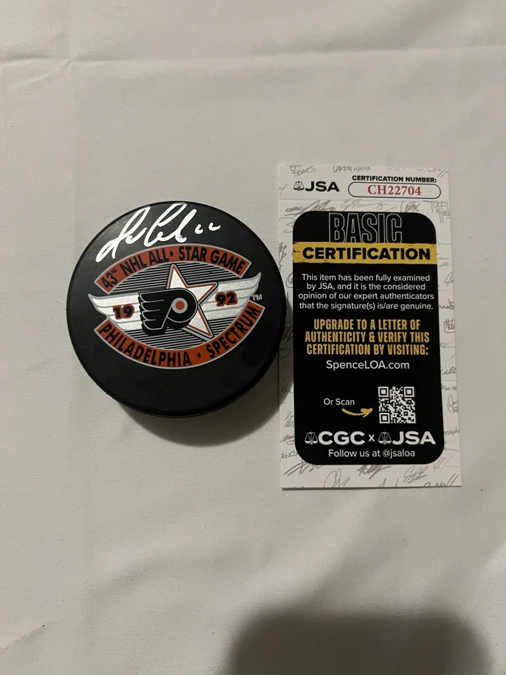 Disco autografiado Mario Lemieux Pittsburgh Penguins con certificado de autenticidad JSA All Star Display Foto 2 de 4