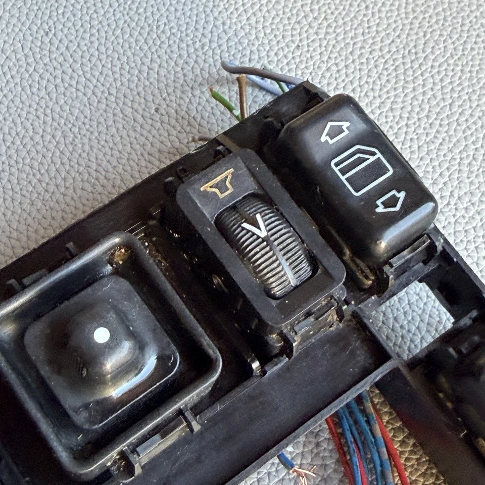 Interruptor de ventana principal y espejo de consola central OEM Mercedes 86-90 W124 W126 Foto 4 de 4