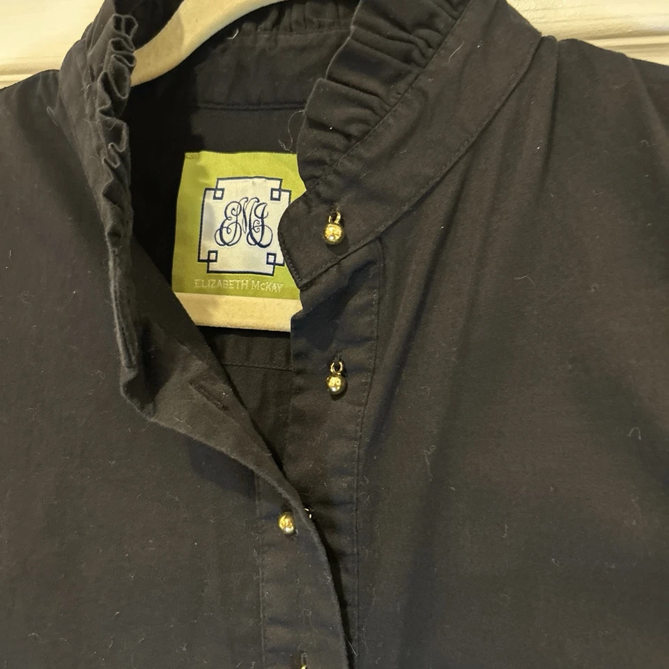 Blusa Elizabeth McKay Mujer 8 Negra Cuello Volantes Botones Dorados Estilo Esmoquin Foto 4 de 4