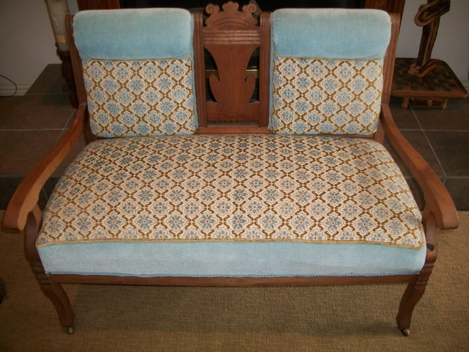 Juego de 4 sillas y loveseats victorianos Eastlake--Bonito retapizado-Madera de nogal Foto 4 de 4