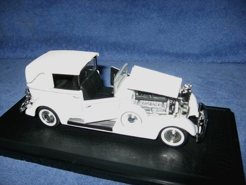 1933 CADILLAC TOWN CAR 1:32 SIGNATURE OPENING HOOD DOORS TRUNK W/ STAND - Picture 8 of 8