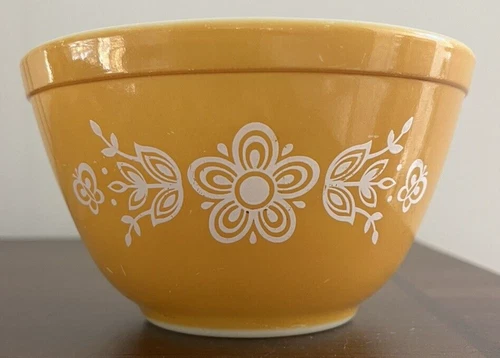 Vintage Pyrex Butterfly Gold 1.5 pt mixing bowl #401  750mL