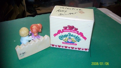 CABBAGE PATCH KIDS porcelain figurine HUGS AND KISSES IN BOX - Picture 2 of 2
