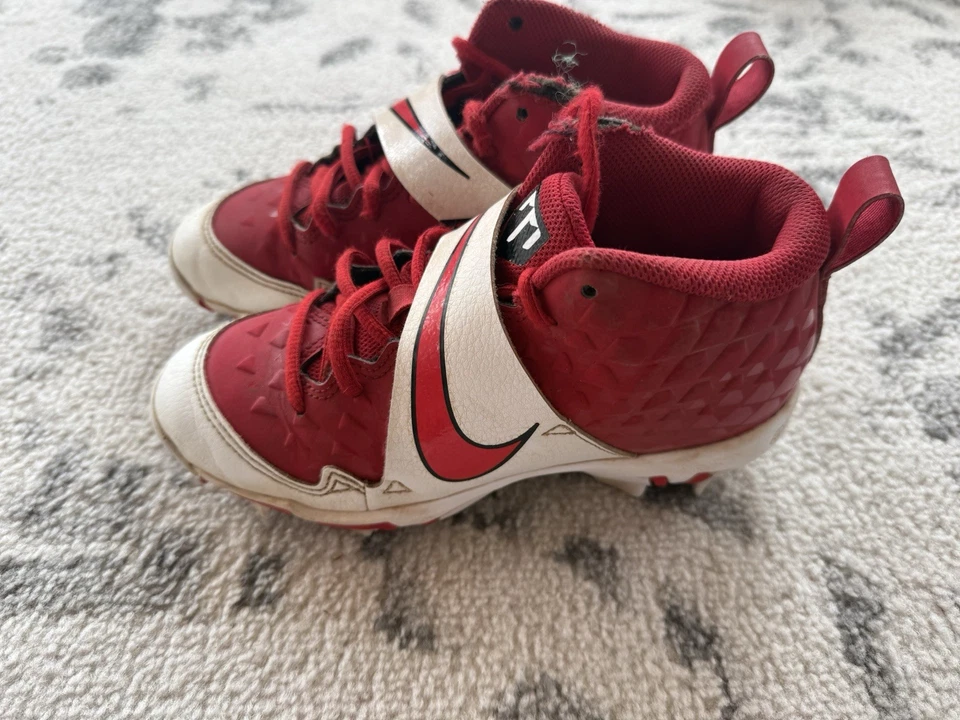 Chuteiras de beisebol juvenil Nike Mike Trout tamanho 2,5Y, vermelhas - Imagem 3 de 4