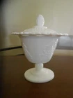 VINTAGE INDIANA MILK GLASS GRAPE HARVEST CANDY DISH
