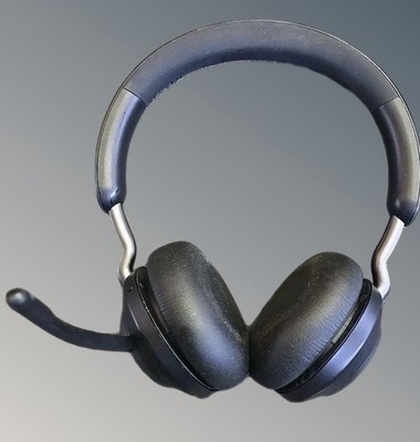 Jabra Evolve2 65 Bluetooth Wireless Headset With Mic & Charging Cable. Black.