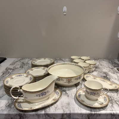Mikasa Cameo  A9107 Ivory Bone China Made In Japan. 29 Pieces